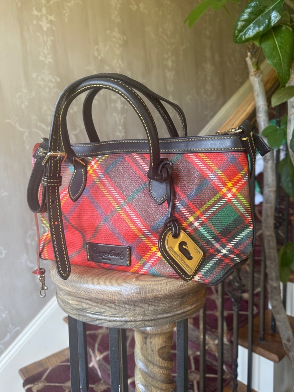 DOONEY & BOURKE ladies, red plaid purse, excellent condition - Picture 6 of 10